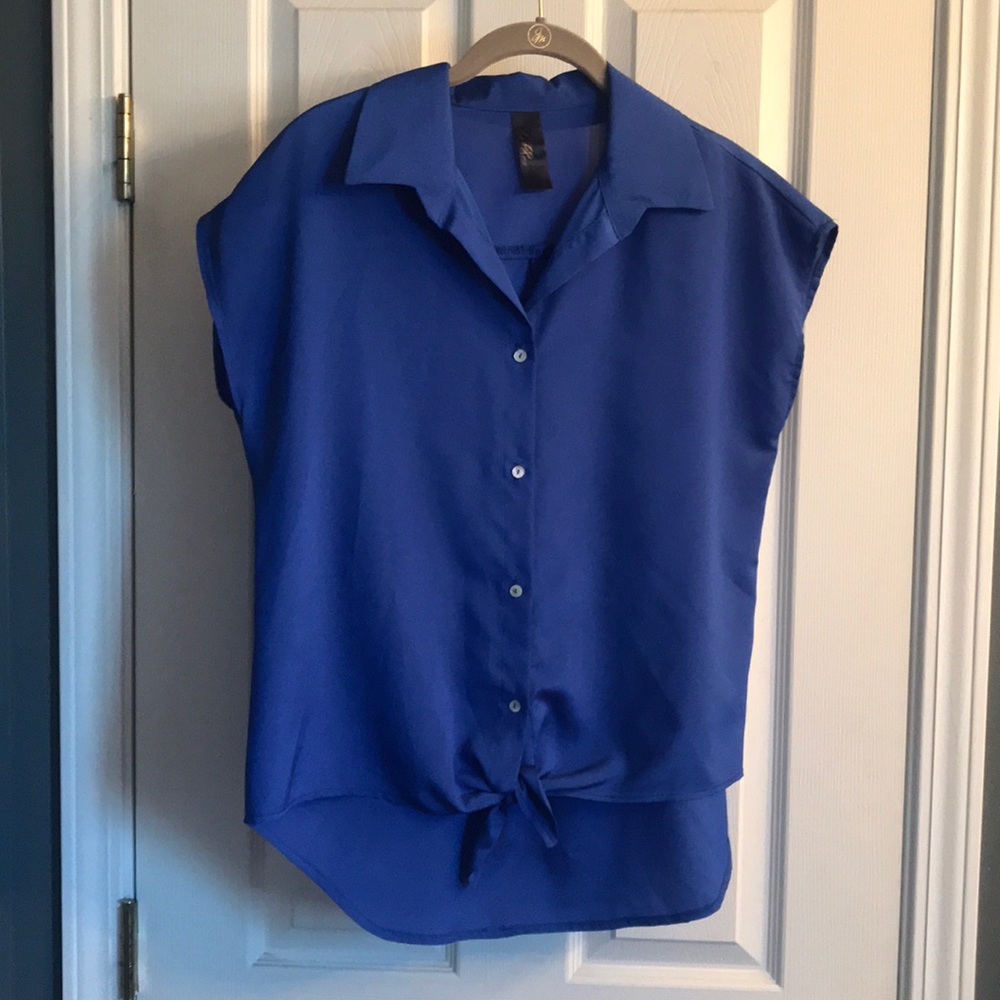 Blue short sleeve top